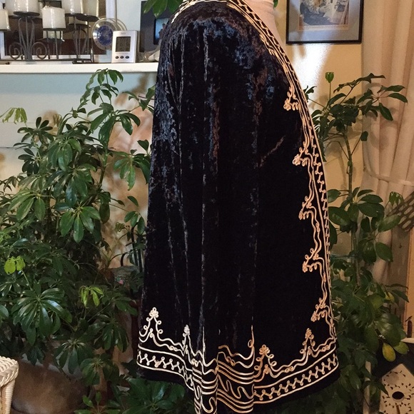 Gimmicks piping-Ornate crushed Black Velvet Jacket - Picture 3 of 8